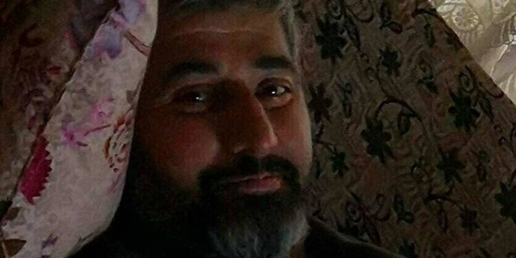 Erkek şiddeti sürüyor; boşanacağı gün eşini ve kızını bıçakladı!