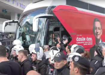 Esenyurt abluka altına alındı: CHP’liler ile polis arasında arbede yaşandı