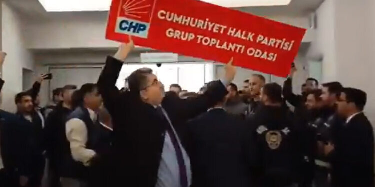 Esenyurt kayyımı, Belediye Meclisi’ne de kayyım atadı: Seçilmişlerin görev ve yetkileri memurlara devredildi