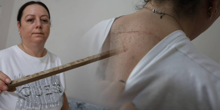 Ev Sahipleri Çivili Sopalarla Dehşet Saçtı! Torunlarının Gözü Önünde Darp Edildiler