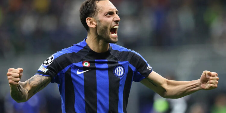 FIFA En İyiler Ödülleri'nin Finalistleri Belli Oldu! Hakan Çalhanoğlu da Aday...