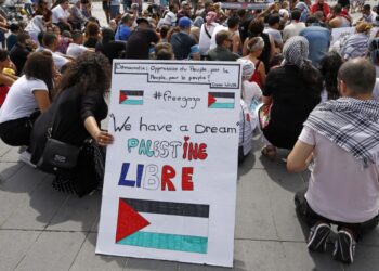 FRANSA | İsrail karşıtı paylaşımlar yapan kadın, ‘terörizme övgü’ nedeniyle 3 yıl hapis cezasına çarptırıldı