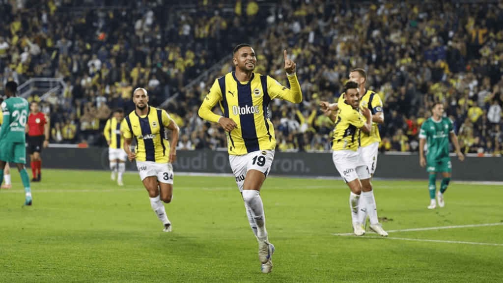 Fenerbahçe'nin AZ Alkmaar Maçı Kadrosu Belli Oldu: 4 Oyuncu Yer Almadı