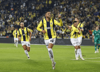 Fenerbahçe'nin AZ Alkmaar Maçı Kadrosu Belli Oldu: 4 Oyuncu Yer Almadı