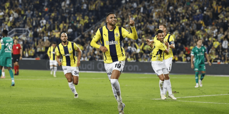 Fenerbahçe'nin AZ Alkmaar Maçı Kadrosu Belli Oldu: 4 Oyuncu Yer Almadı
