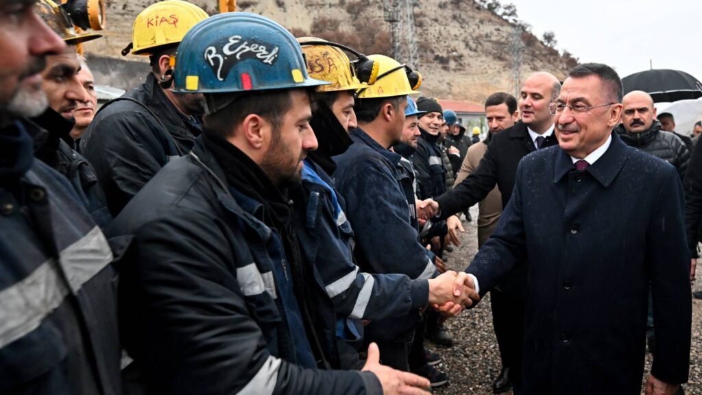 Fuat Oktay, Çayırhan Termik Santrali'ndeki madencileri ziyaret etti: Olayı siyasileştirmeden çözüm bulmalı