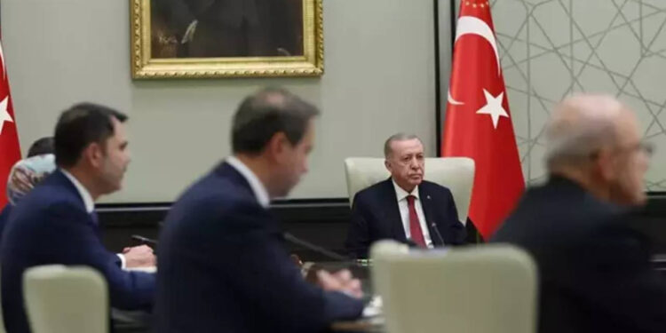 Gözler Kabine Toplantısında: Asgari Ücret, Memur ve Emekli Maaşlarına Zam Gündemde