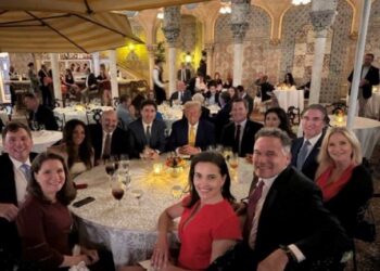 Gümrük vergisinden korkan Trudeau, Trump’ın evine gitti