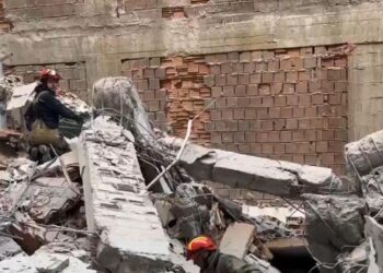 Güngören’de göçük: Bina çöktü, işçiler enkaz altında kaldı, 2 kişi kurtarıldı