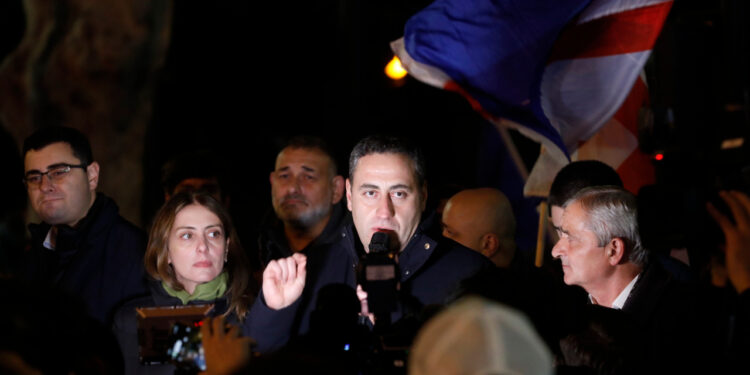 Gürcistan'ta Seçim Sonuçları Muhalifleri Sokağa Döktü: Bir Caddeyi Trafiğe Kapattılar