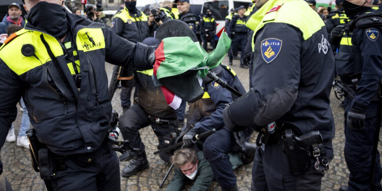 HABER İNCELEME | Özgürlükler ülkesi Hollanda, kabuk mu değiştiriyor?