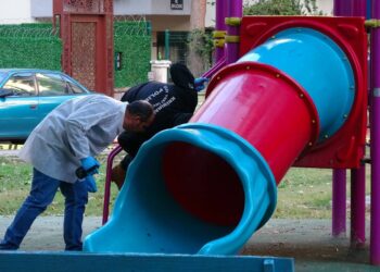 Husumetli ailelerin parktaki silahlı kavgasında saçmaların isabet ettiği 2 çocuk yaralandı