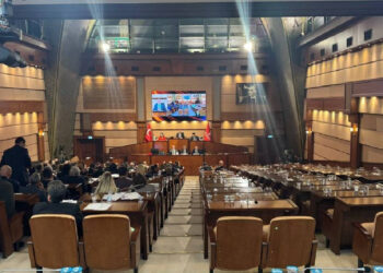 İBB Meclisi'nde 'Ahmet Özer' Gerilimi: AKP Grubu 'Söz Hakkı Verilmediği' Gerekçesiyle Salonu Terk Etti