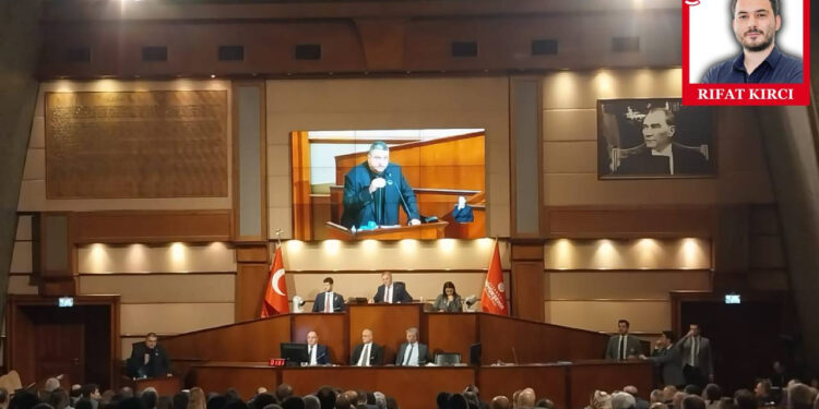 İBB’de Demokrasi Kavgası: Soru Önergesi Reddedilince Kavga Çıkardılar, Sonra Kayyımı Savundular