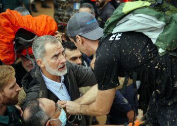 İSPANYA | Sel bölgesine giden Başbakan ve Kral’a büyük tepki: 4 gündür neredesiniz?
