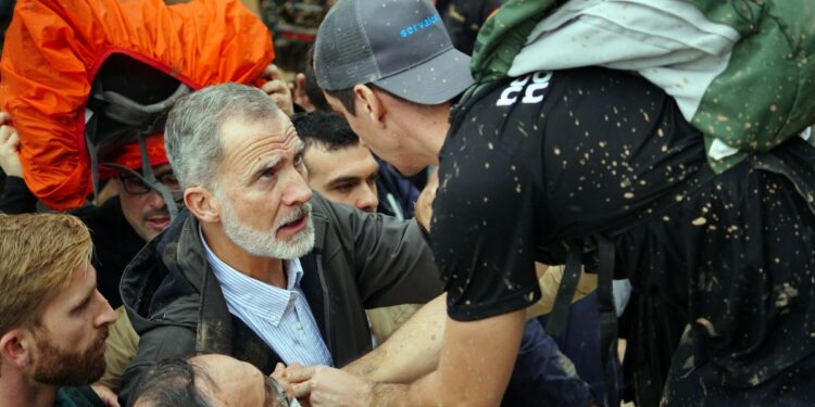 İSPANYA | Sel bölgesine giden Başbakan ve Kral’a büyük tepki: 4 gündür neredesiniz?