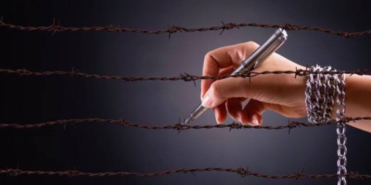 İktidarın altından kalkamadığı sorunlar büyüdükçe baskıcı tavrı artıyor