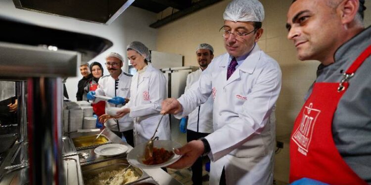 İlk yemekler Dedetaş ve İmamoğlu'ndan