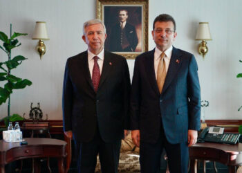 İmamoğlu'ndan Mansur Yavaş'la 'Birlik' Mesajı: Bize Yapılan Saldırıları Tesadüf Bulmuyoruz