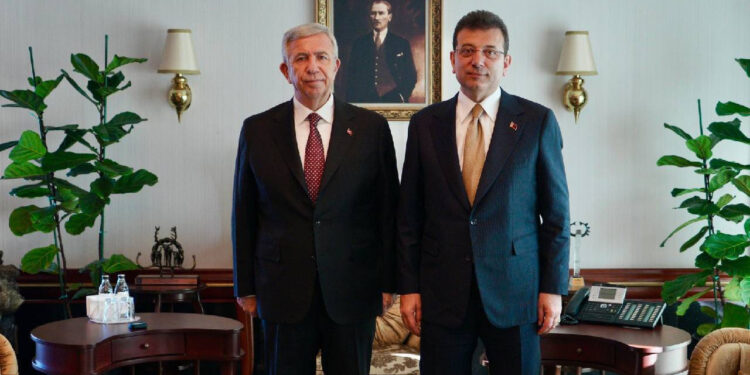 İmamoğlu'ndan Mansur Yavaş'la 'Birlik' Mesajı: Bize Yapılan Saldırıları Tesadüf Bulmuyoruz