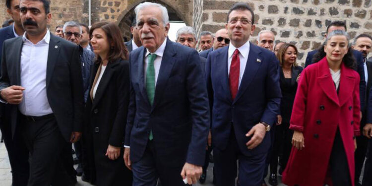 İmamoğlu’ndan yerine kayyım atanan Ahmet Türk’e destek ziyareti