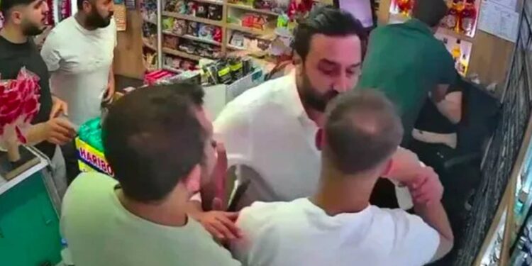 İnsan öldürmeye şortla mı gideceğim?