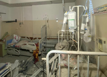 İsrail Gazze'de Hastane Vurdu! Hastane Müdürü ve Çalışanlar Yaralı