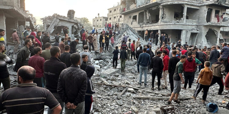 İsrail yerleşim yerlerini vurmaya devam ediyor; 15’i çocuk 36 kişi katledildi