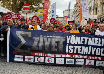 İstanbul İl Sağlık Müdürlüğü Önünde Eylem