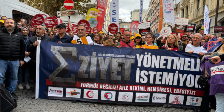 İstanbul İl Sağlık Müdürlüğü Önünde Eylem