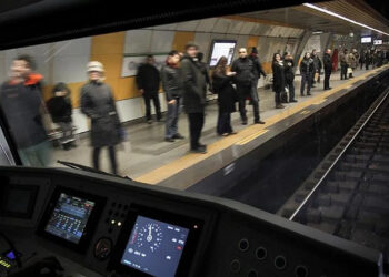 İstanbul’da panik: Sürücüsüz metronun 5 durakta durmaması yolcuları korkuttu