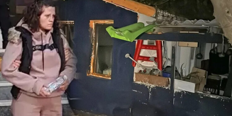 İzmir'de 5 Çocuğunu Kaybeden Anne, Bakanlığı Yalanladı: '110 Bin Liralık Yardım Almadım'