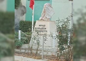 İzmir’de Atatürk büstlerine saldırı!
