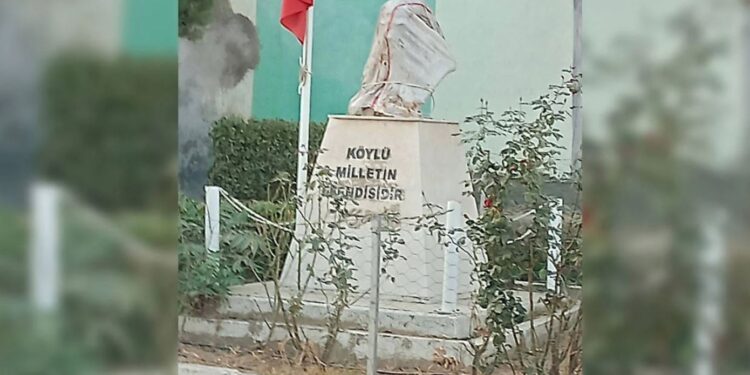İzmir’de Atatürk büstlerine saldırı!