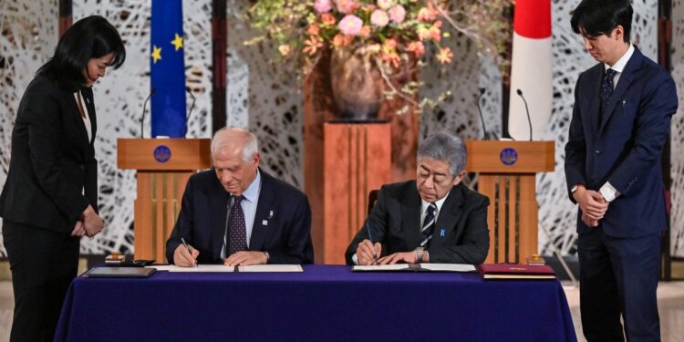 Japonya ve Avrupa Birliği, güvenlik ve savunma ortaklığı anlaşması imzaladı