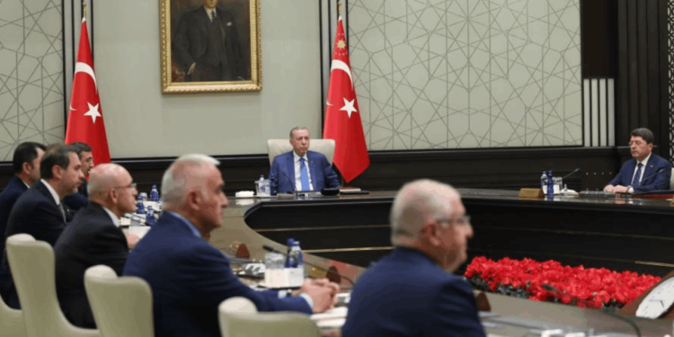 Kabine Bugün Beştepe'de Toplanıyor: Emekli ve Memur Zammı Gündemde
