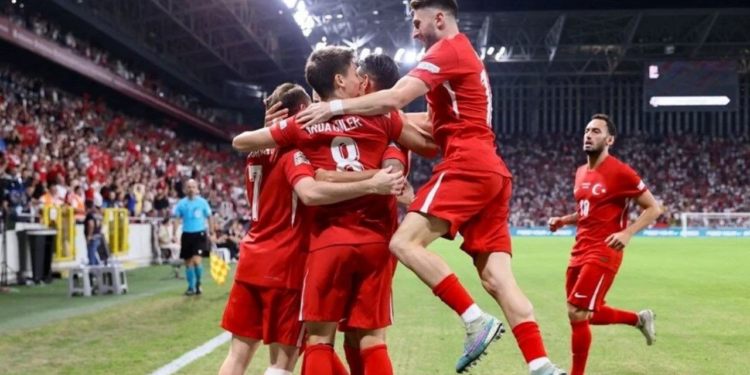 Karadağ - Türkiye Maçı Başladı