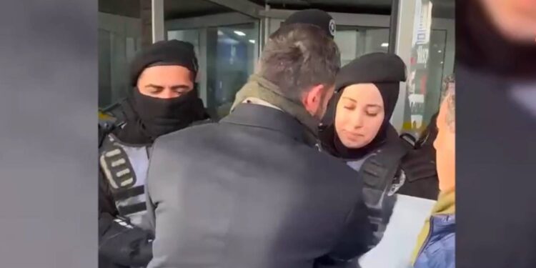 Kayyım yönetim, Esenyurt’ta ESPAŞ AŞ Yönetim Kurulu üyelerinin girişini polis barikatıyla engelledi!