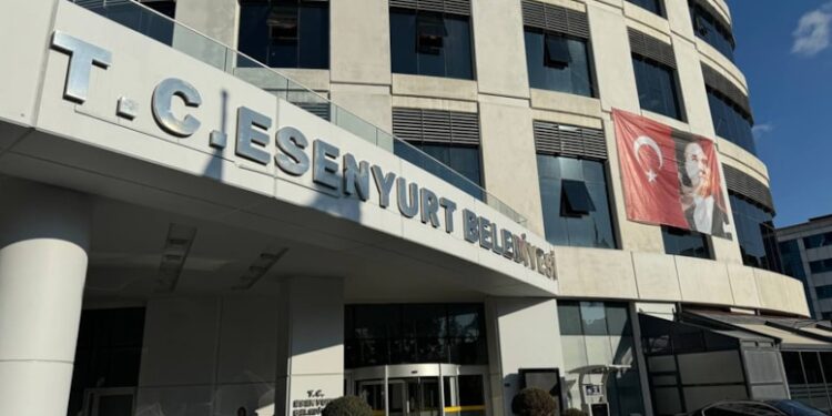 Kayyum atanan Esenyurt Belediyesi’nde üst düzey istifa
