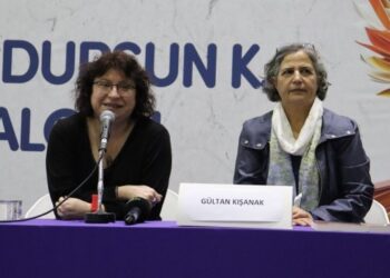 Kışanak kitabını imzaladı: Demokrasi ya vardır ya da yok