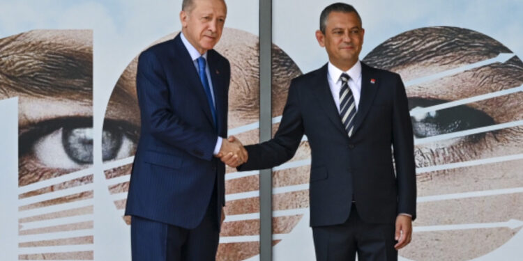 Koalisyon, İttifak, Anayasa... CHP Lideri Özgür Özel Hepsine Kapıyı Kapadı: 'Erdoğan'ın 22 Yıllık Yükünü Sırtıma Almam'