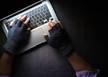 Korkunç Dolandırıcılık Tuzağı! Evinden 400 Bin Kişinin Kimlik Bilgisi Çıktı