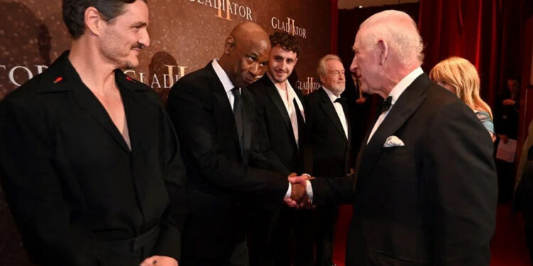 Kral Charles ve Denzel Washington Arasında İlginç Diyalog! 'Elinizi Sıkmalı Mıyım?'