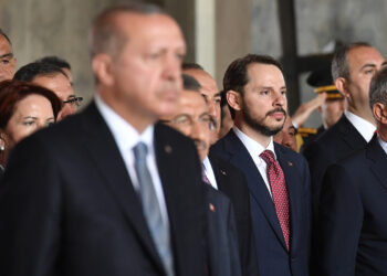 Kulis: Berat Albayrak elini öptüğü Erdoğan’la barıştı