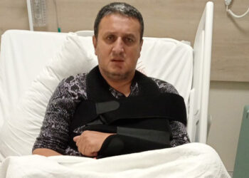Kütahya’da yanlış adresi basan polis dehşet saçtı: Ev sahibi kadını darp edip eşinin kolunu kırdılar