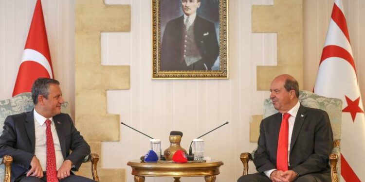 Kuzey Kıbrıs'ın da AB'ye tam üye olabileceği formülü masada tutmalı