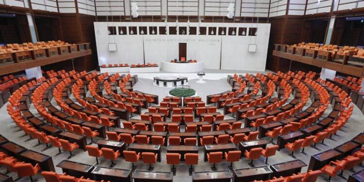 MHP'den dikkati çeken kanun teklifi: Adaylık kriterleri yeniden belirlensin