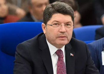 Meclis'te Tansiyon Yine Yükseldi! Adalet Bakanı ile CHP'li Vekiller Arasında Gerginlik