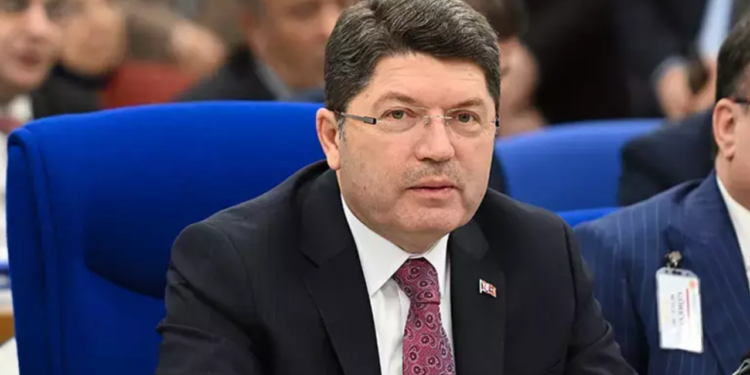 Meclis'te Tansiyon Yine Yükseldi! Adalet Bakanı ile CHP'li Vekiller Arasında Gerginlik