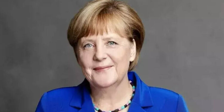 Merkel'den 2 Türk'e Teşekkür: 'Onlara Minnettarım'